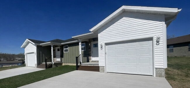 Building Photo - Summer Lease Up Specials - Call for Details -New 2 Bed, 2 Bath with Garage, walk in