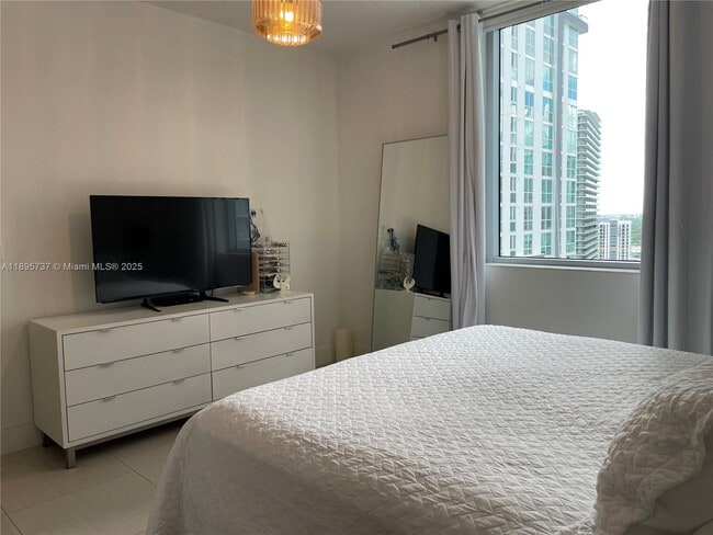 Building Photo - 1060 Brickell Ave