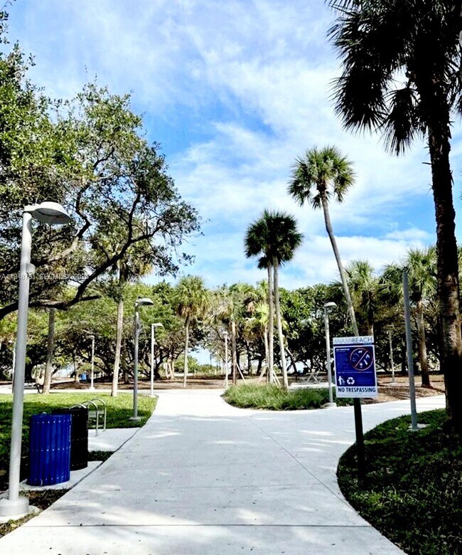 Building Photo - 8132 Harding Ave