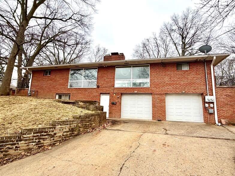 Building Photo - 9311 E 9th St S