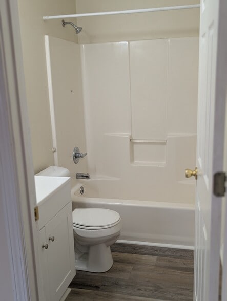 Master Bathroom - 138 Crestview Dr