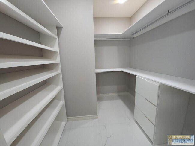 Building Photo - 108 Avenida Escandon