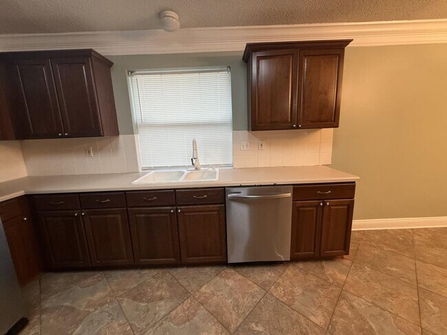 Building Photo - 2065 Juniper Dr