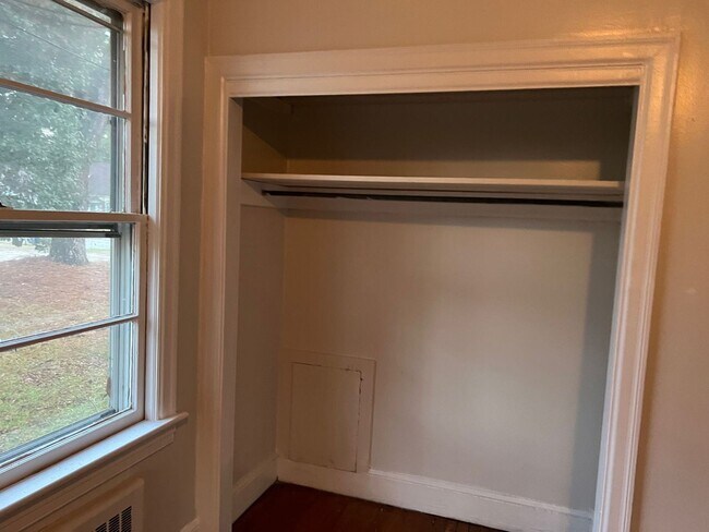 Building Photo - NMercer420-422