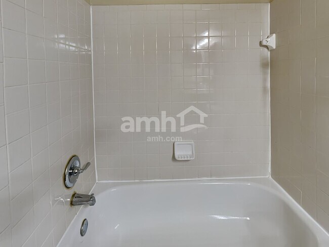 Building Photo - 2097 Earlsway Dr