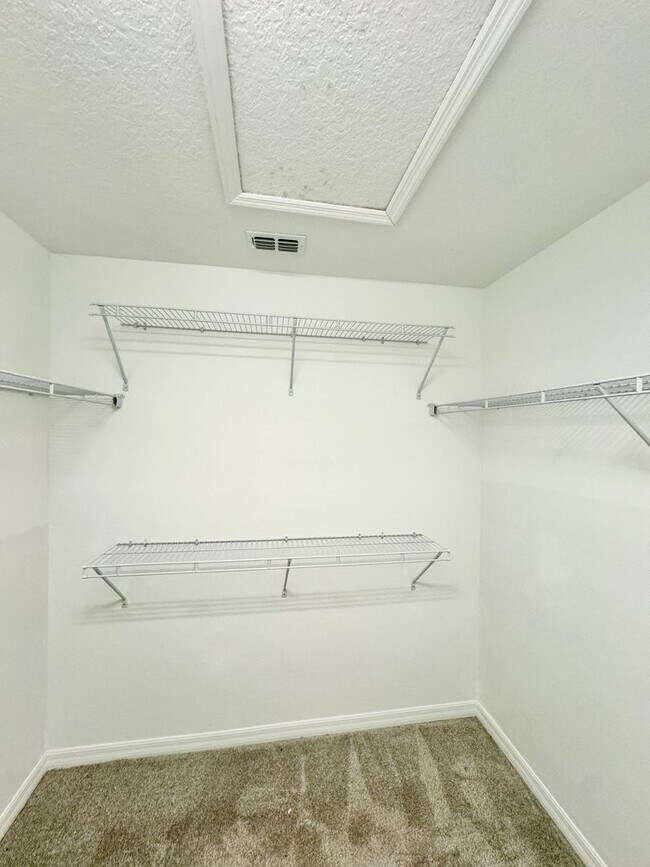 Building Photo - FOR RENT - Beautiful end unit townhouse in Clermont - Waterbrooke