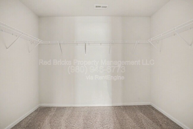 Building Photo - 11010 Austin Estates Dr