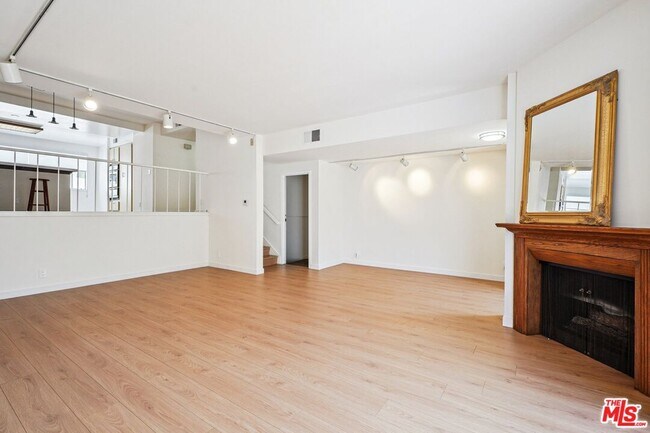 Building Photo - 13065 Mindanao Way