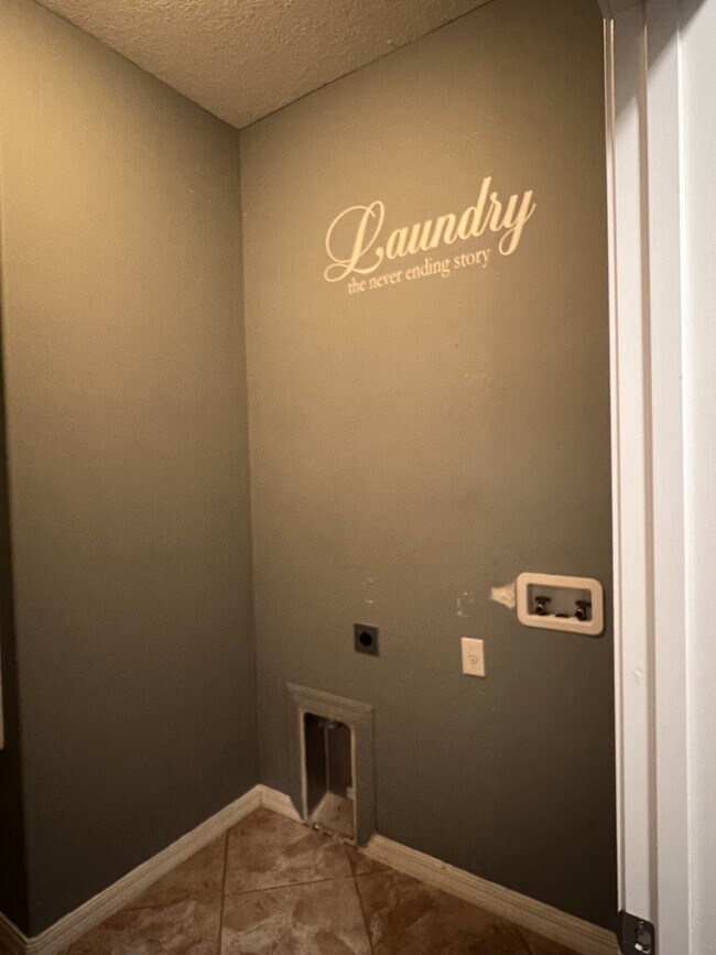 Building Photo - 11018 Whittney Chase Dr