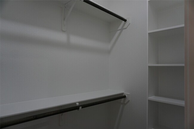 Building Photo - 9866 Arbor Oak