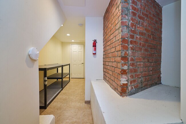 Building Photo - Hollywood Nights in Redondo Beach with lar...