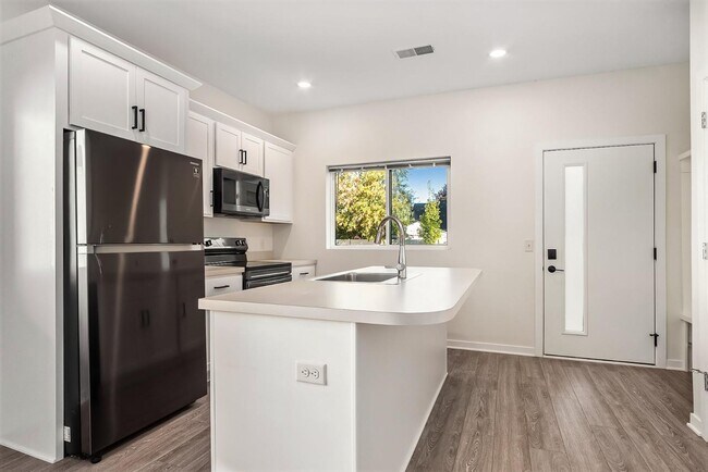 Building Photo - 153 Seward Ave NW