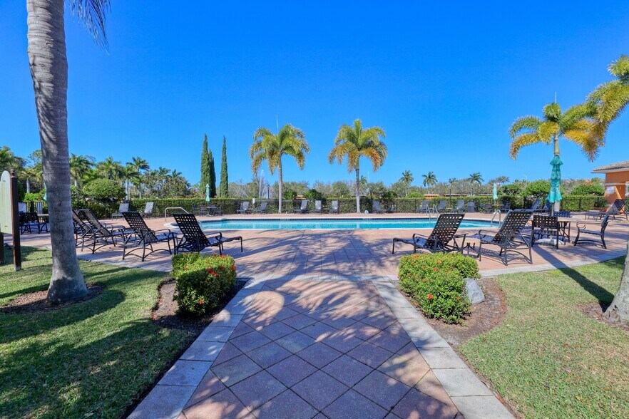 Building Photo - 1830 Florida Club Cir