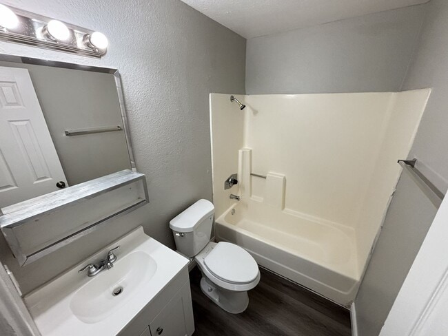 Building Photo - 3431 E Cheyenne Ave