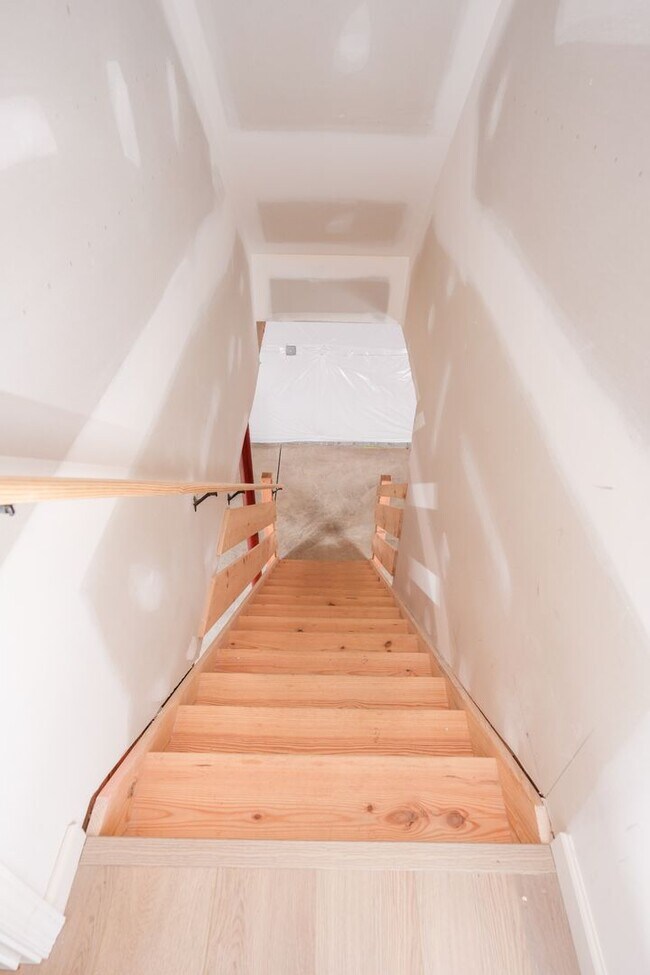 Building Photo - 245 Hollyhock Dr