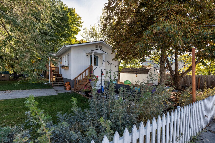 Building Photo - 1847 W Sussex Ave