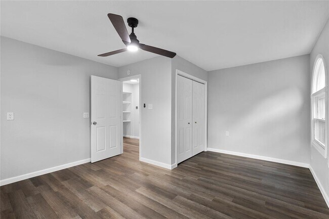 Building Photo - 2101 Mimosa Dr