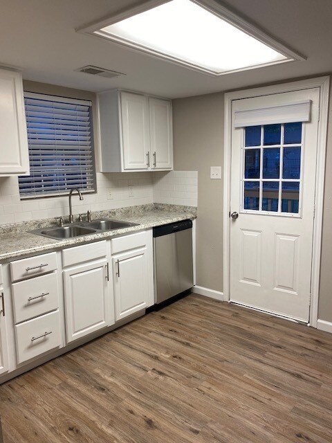 Kitchen - 404 S Texas Dr