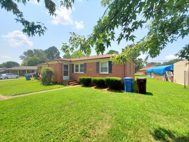 Primary Photo - 800-802 Hillwell Rd