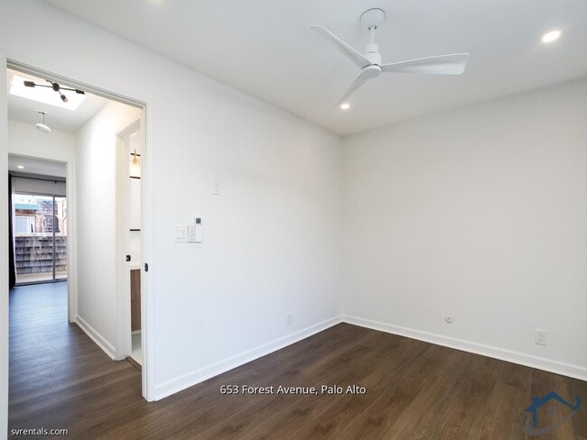 Building Photo - 653 Forest Ave