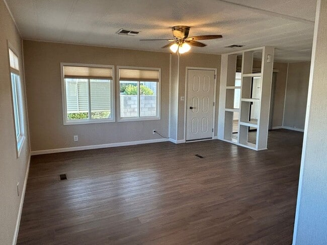 Building Photo - Long Term 2 bedroom in Sun Lakes