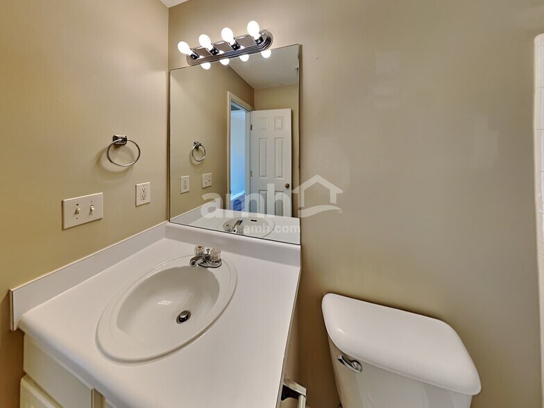 Building Photo - 421 Darter Dr NW