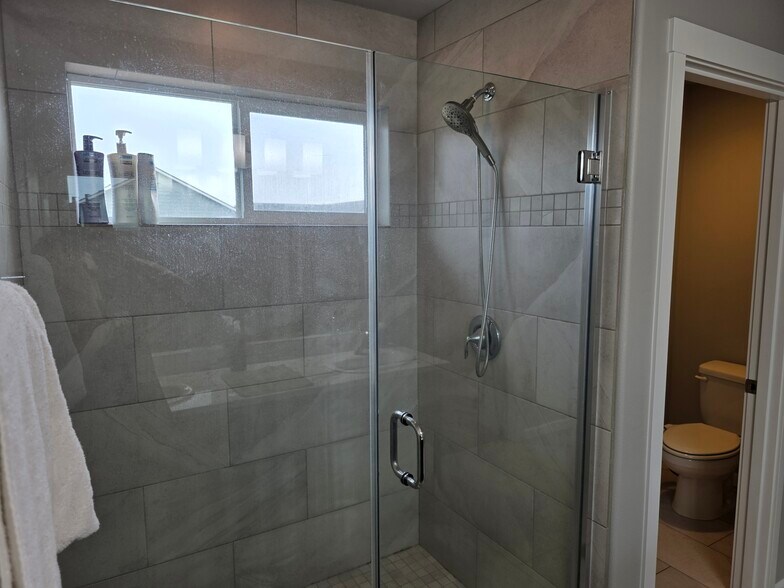 Private shower and bathroom with bidet - 10721 NE 109th St