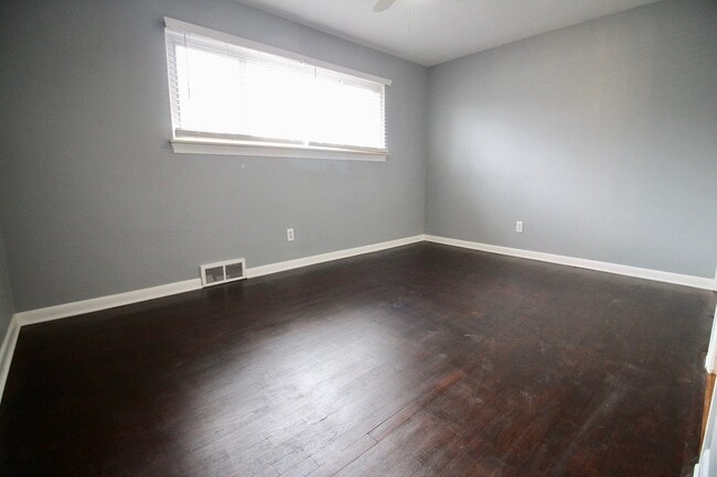 Building Photo - 30014 Lonnie Dr