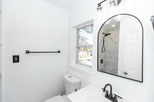 Building Photo - 5508 Meridian Way