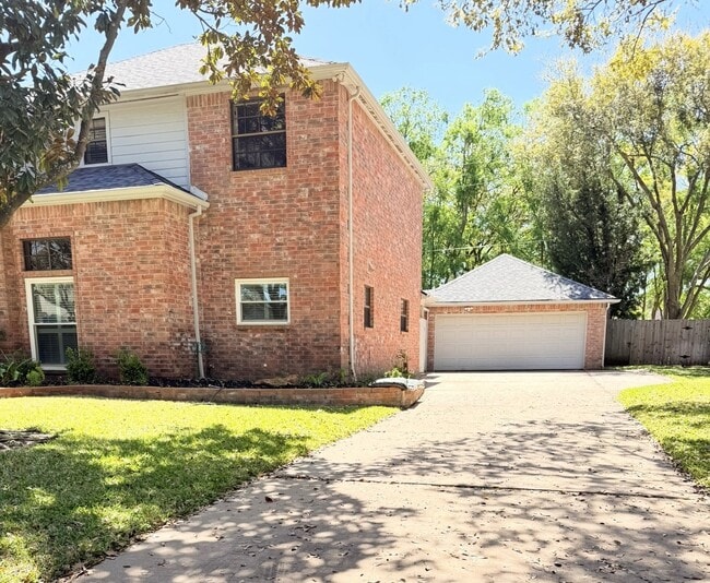 Building Photo - 2906 Deer Creek Dr