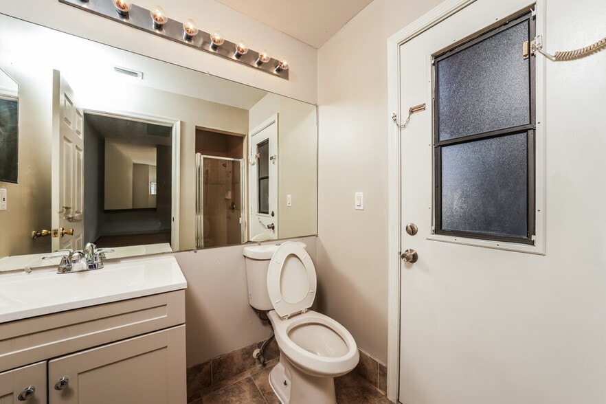 Building Photo - 984 Lake Breeze Dr