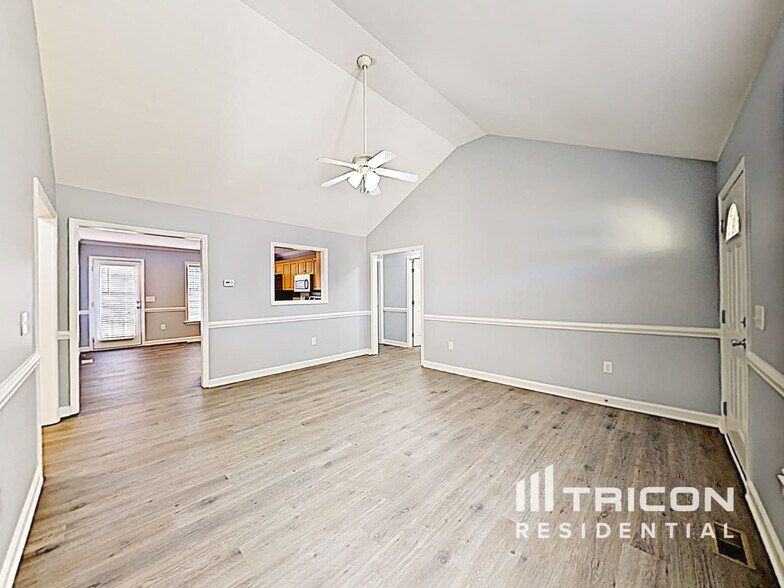 Building Photo - 1670 Red Bird Cir SE