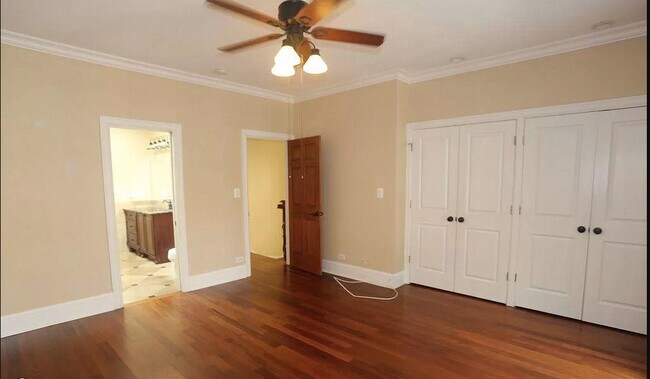 Master Bedroom Suite - 2039 W Homer St