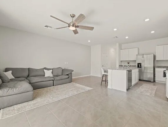 Building Photo - BEAUTIFUL Town Home For Rent in Angeline!