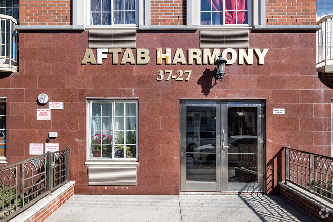 Entrancer - 3727 107th St