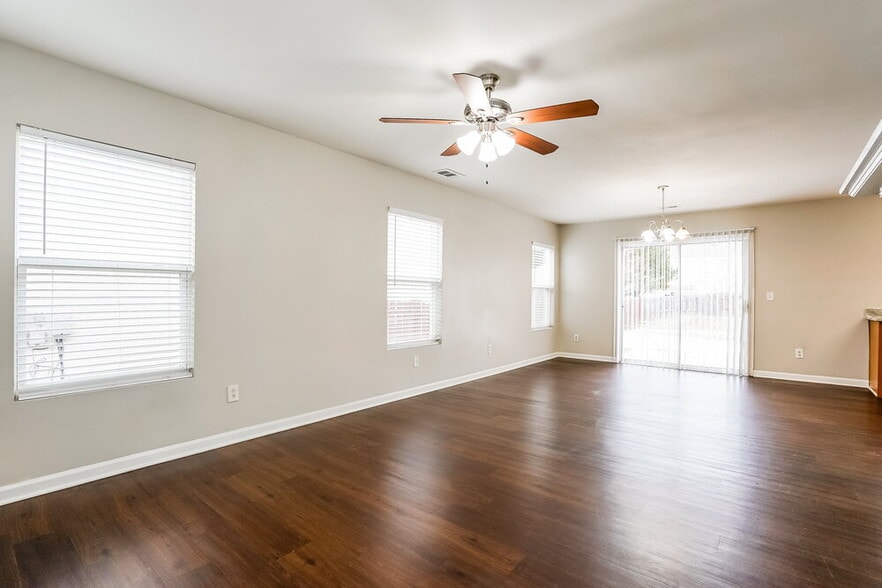 Building Photo - 6037 Ladish Ln