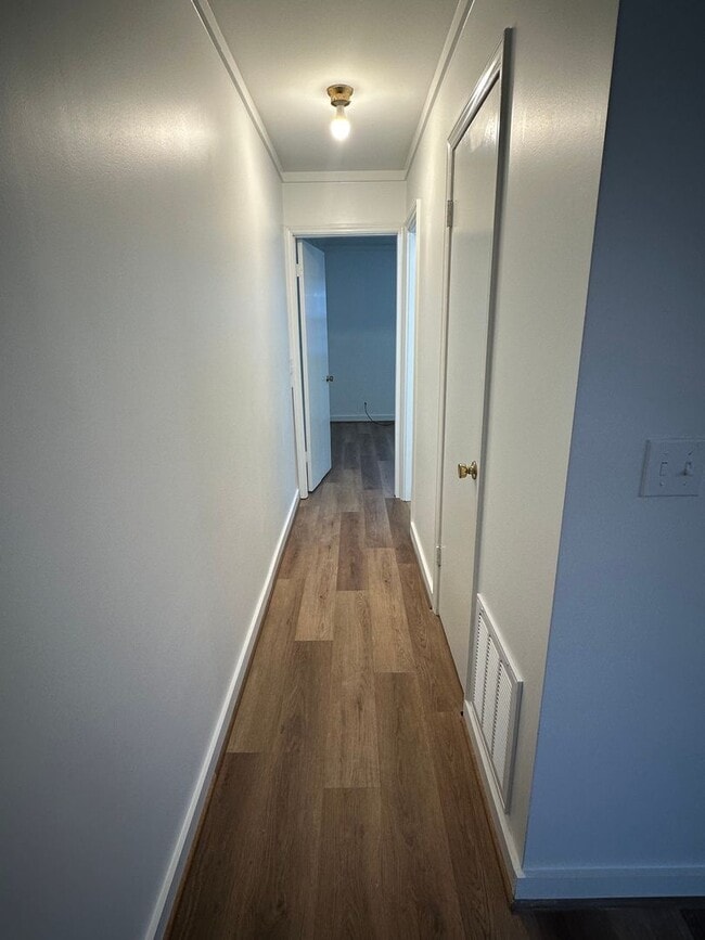 Building Photo - 722 Holly St