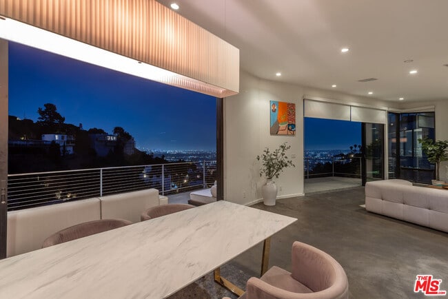 Building Photo - 8634 Franklin Ave