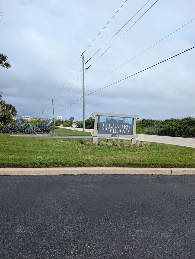 Building Photo - 108 N Lake Cir