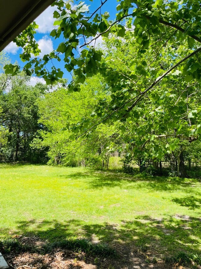 Building Photo - Spacious Duplex just north of I10 and Monroe