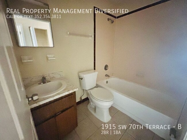 Building Photo - 1915 SW 70th Terrace