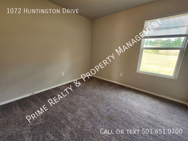 Building Photo - 1072 Huntington Dr