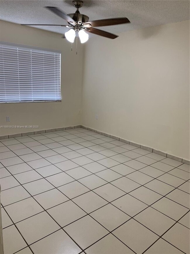 Building Photo - 535 W 79th Pl