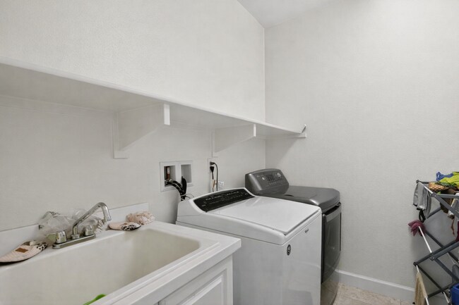 Building Photo - 306 Calle Rayo