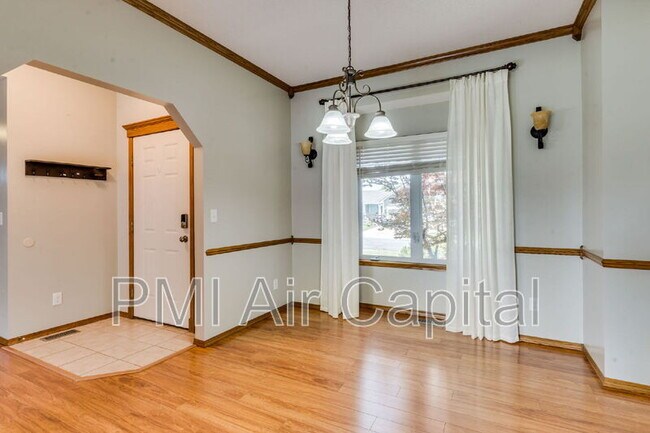 Building Photo - 2431 E Eastridge St
