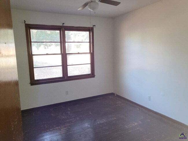 Building Photo - 303 Sparta St