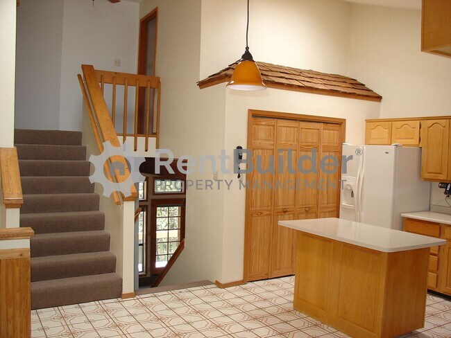 Building Photo - ***WINTER SPECIAL - LOWER RENT FOR 18 MONTH LEASE***