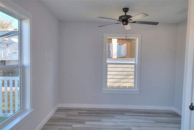 Building Photo - 415 Perkins Ave