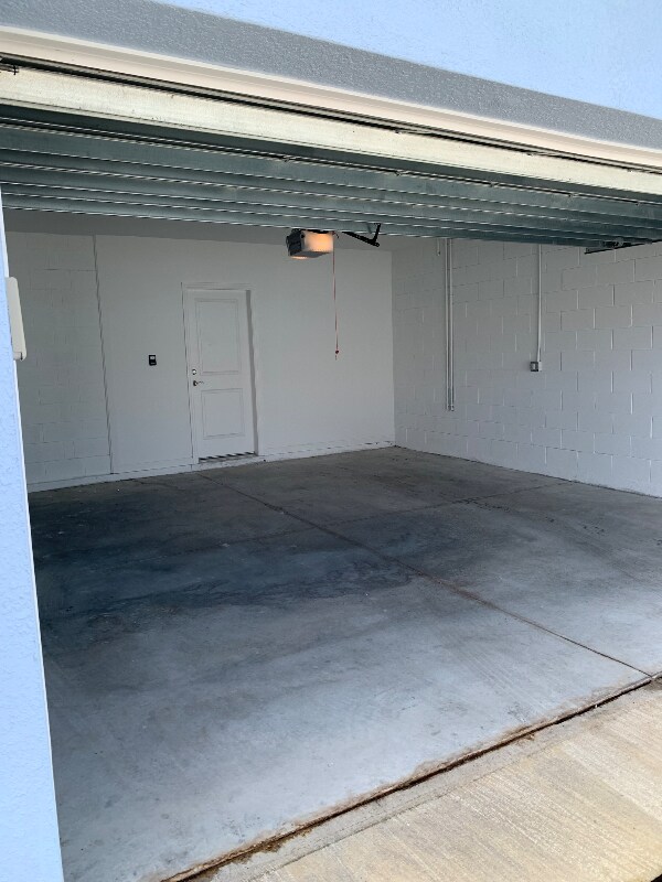 Building Photo - 513 High Tide Ln