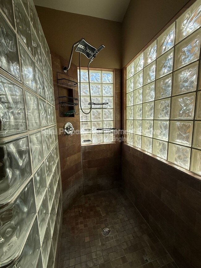 Building Photo - 11003 W Laurelwood Ln